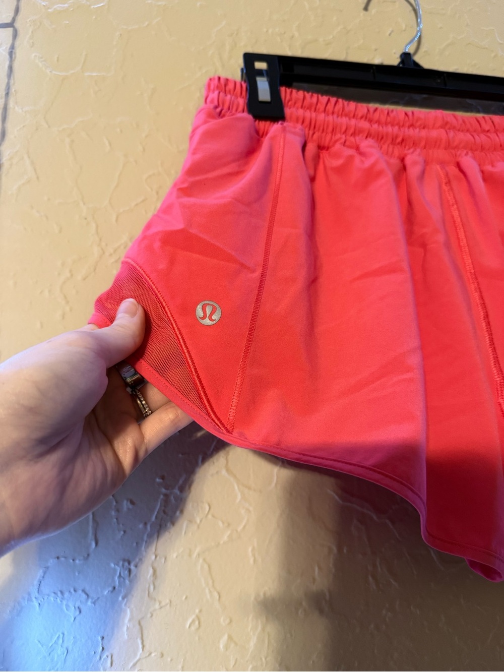 Lululemon Hotty Hot LOW RISE 2.5 - Picture 4 of 5